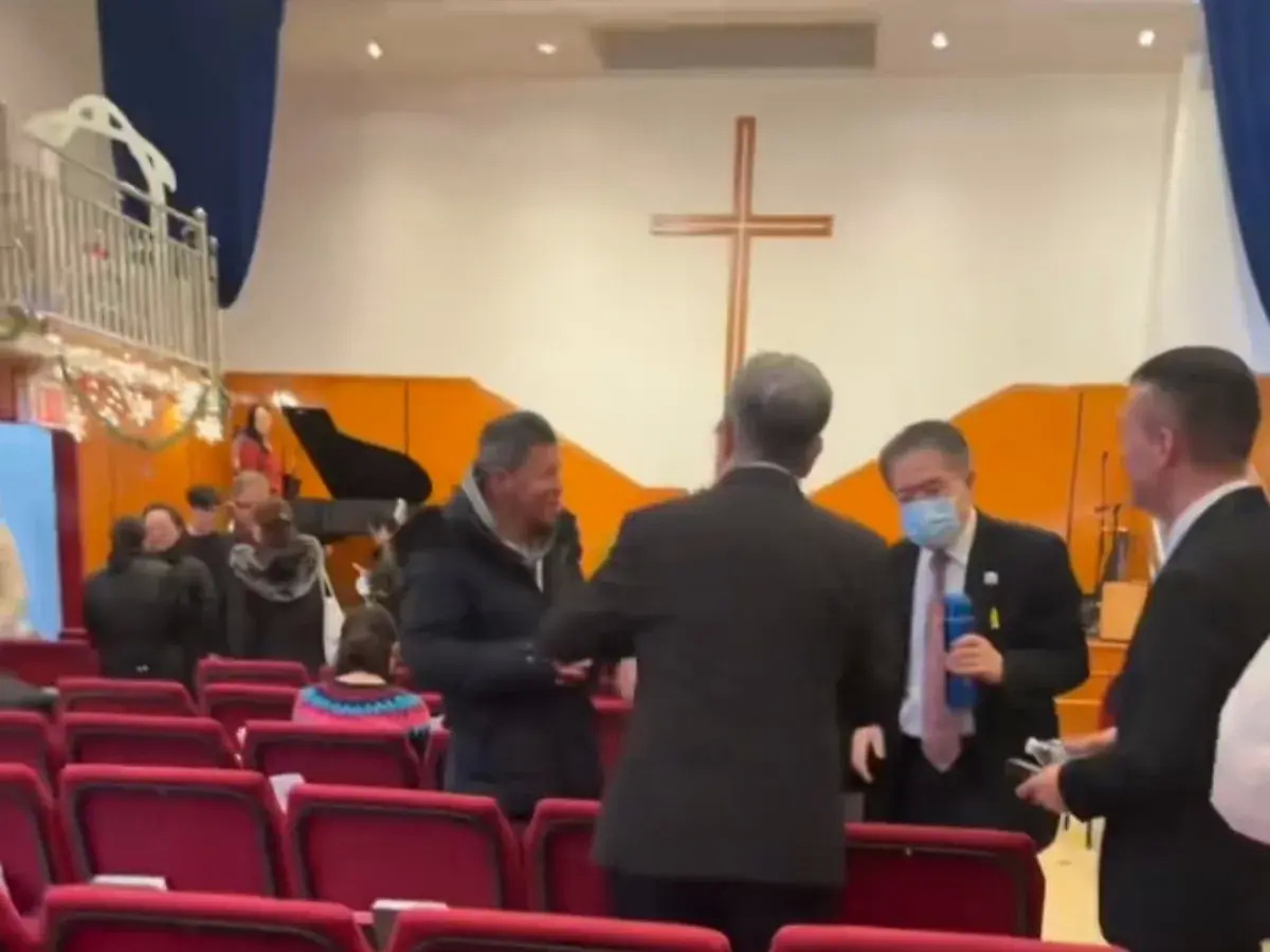 孙博士现在在复旦校友会的帮助之下,正在办理证件、治疗疾病 孙博士现在在复旦校友会的帮助之下,正在办理证件、治疗疾病