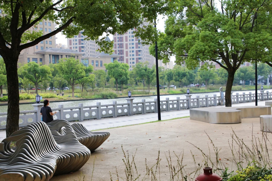 奉贤金汇港、浦南运河两岸新增了许多公共座椅 奉贤金汇港、浦南运河两岸新增了许多公共座椅
