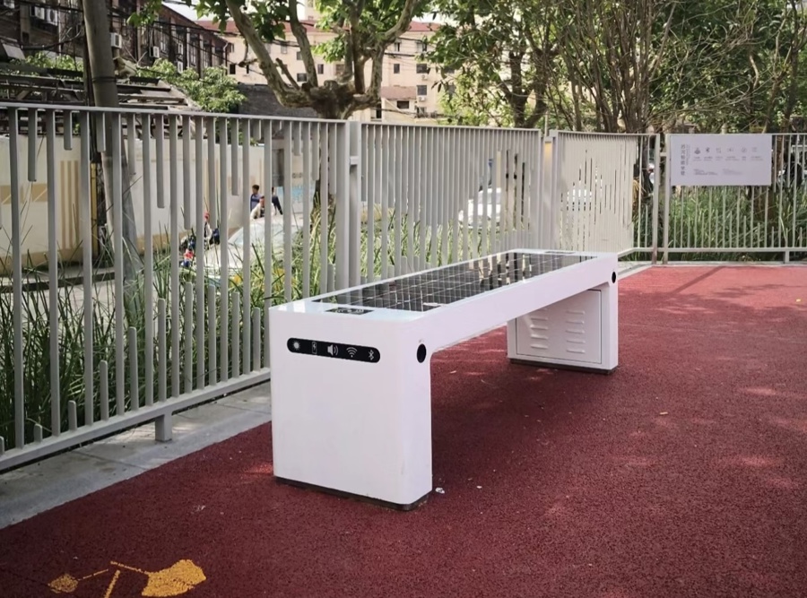 苏州河畔的太阳能充电座椅 苏州河畔的太阳能充电座椅