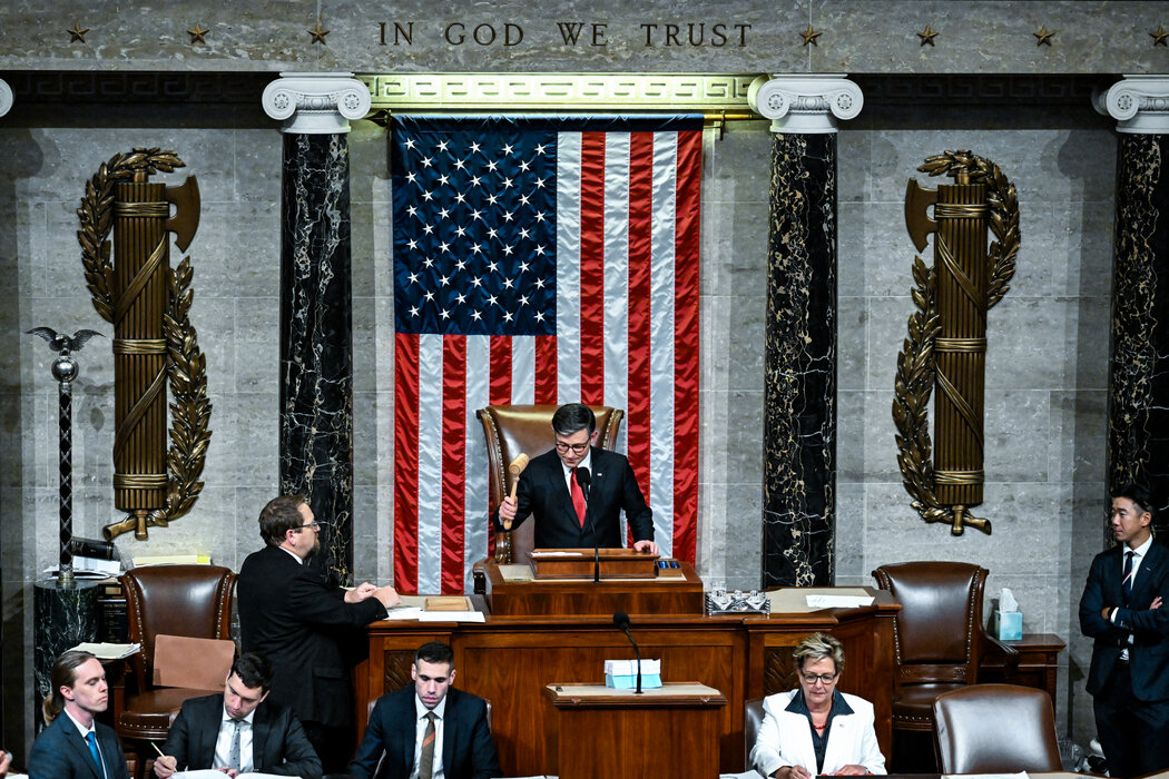 美国众议院通过了一项涵盖范围广泛的法案,旨在延长减税政策并削减社会保障项目 ... ... 美国众议院通过了一项涵盖范围广泛的法案,旨在延长减税政策并削减社会保障项目 ... ...