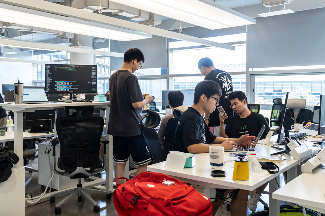 杭州一家人工智能初创企业的员工 杭州一家人工智能初创企业的员工