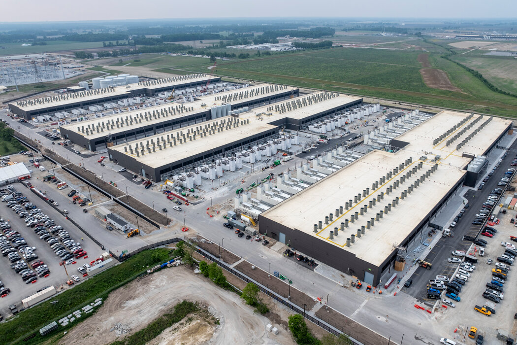 亚马逊正在印第安纳州建设一个大型数据中心综合体,用于支持其与人工智能初创公司Anthropic的合作 ... 亚马逊正在印第安纳州建设一个大型数据中心综合体,用于支持其与人工智能初创公司Anthropic的合作 ...