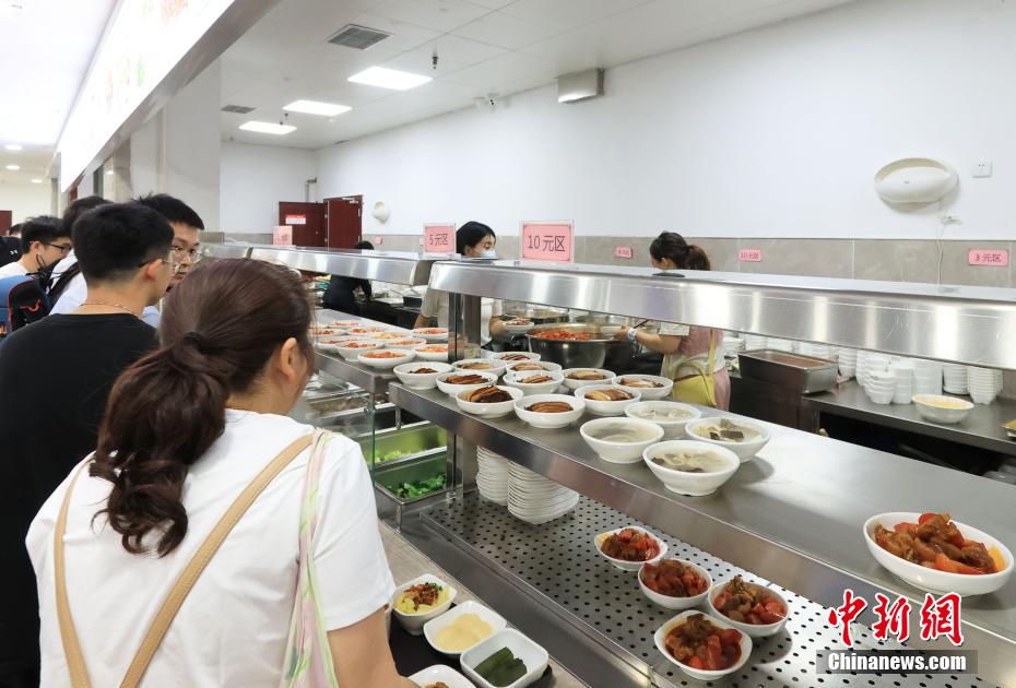 2025年 “五一”假期首日,重庆市荣昌区政府机关食堂人气火爆 2025年 “五一”假期首日,重庆市荣昌区政府机关食堂人气火爆