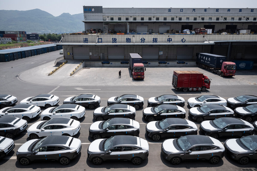 重庆铁路集装箱中心站,等待出口到泰国的电动汽车 重庆铁路集装箱中心站,等待出口到泰国的电动汽车